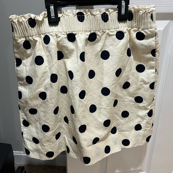 J crew factory linen skirt, size 6. Cream with navy dots - Picture 2 of 3